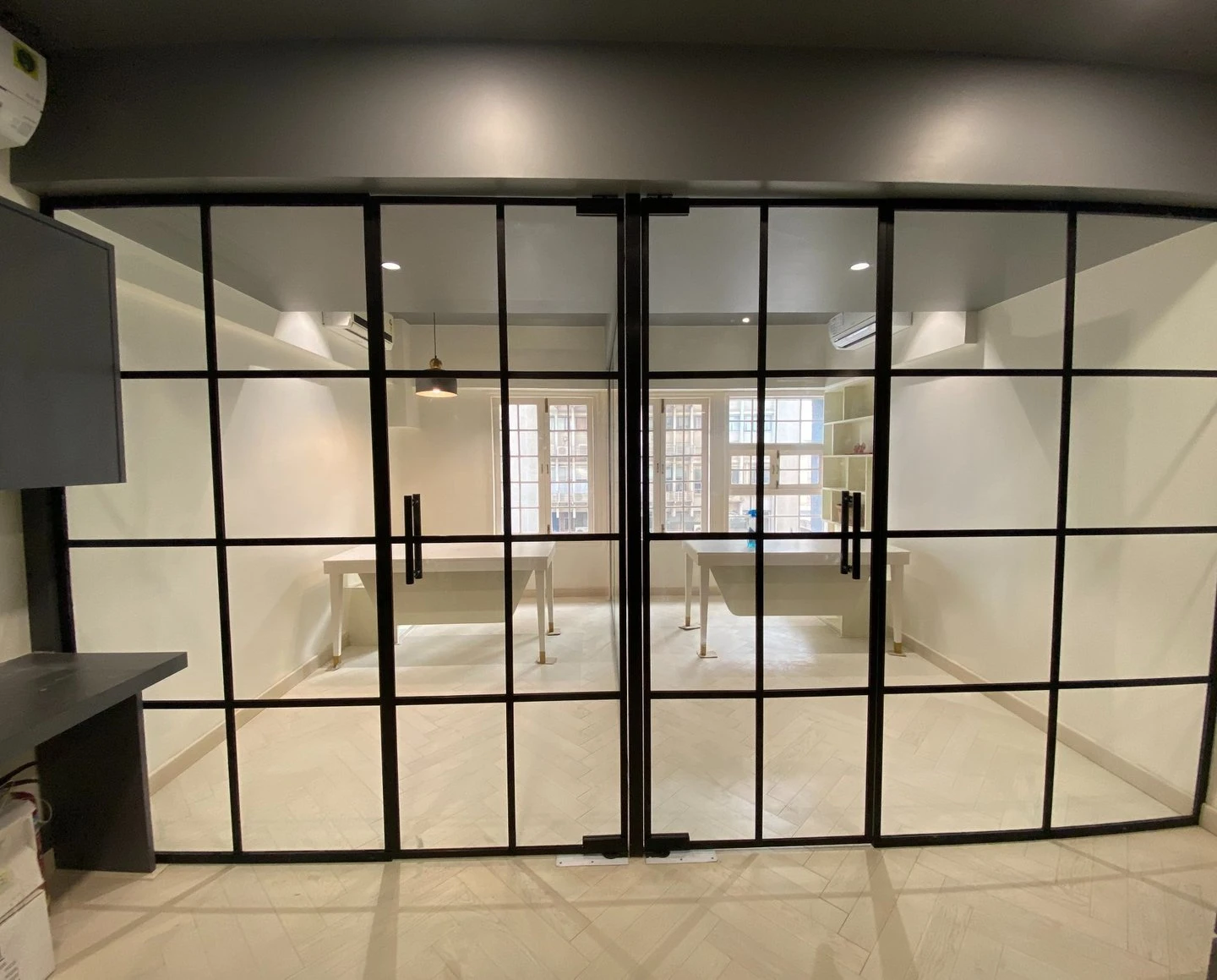 Slim Profile Partitions